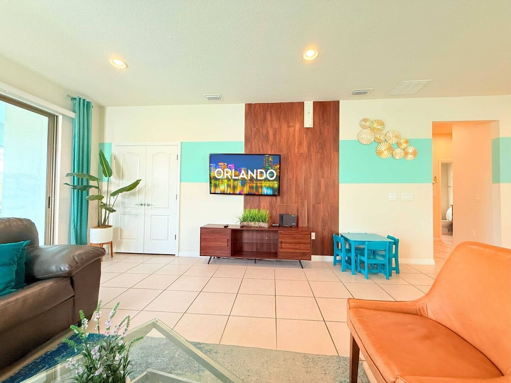 Family Villa in Windsor Lazy River BBQ Pool
