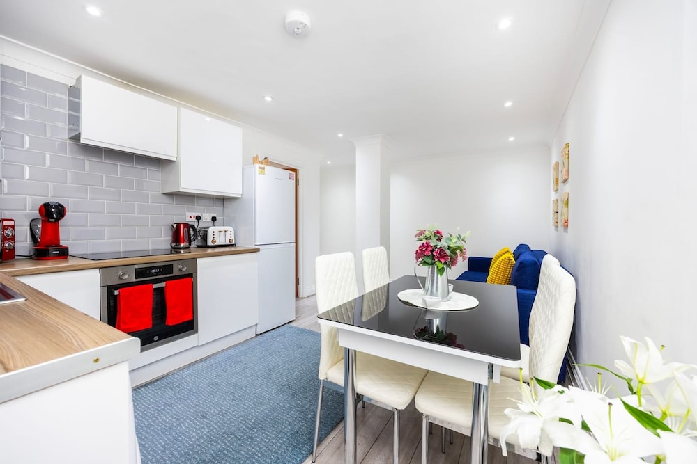 3 Bed 3 Bathroom Flat in Kensington B
