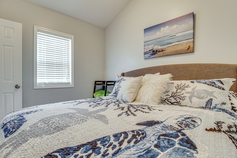 3 Mi to Icw: Coastal Carolina Home w/ Pool Access
