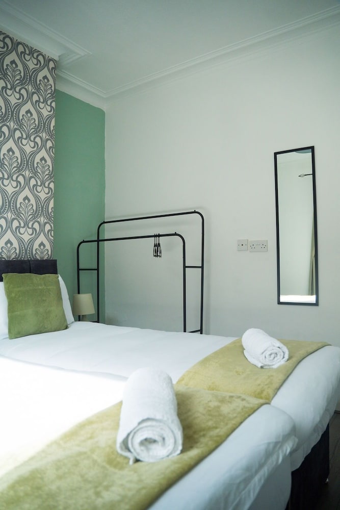 Cozy Manchester Retreat With 2 Bedrooms