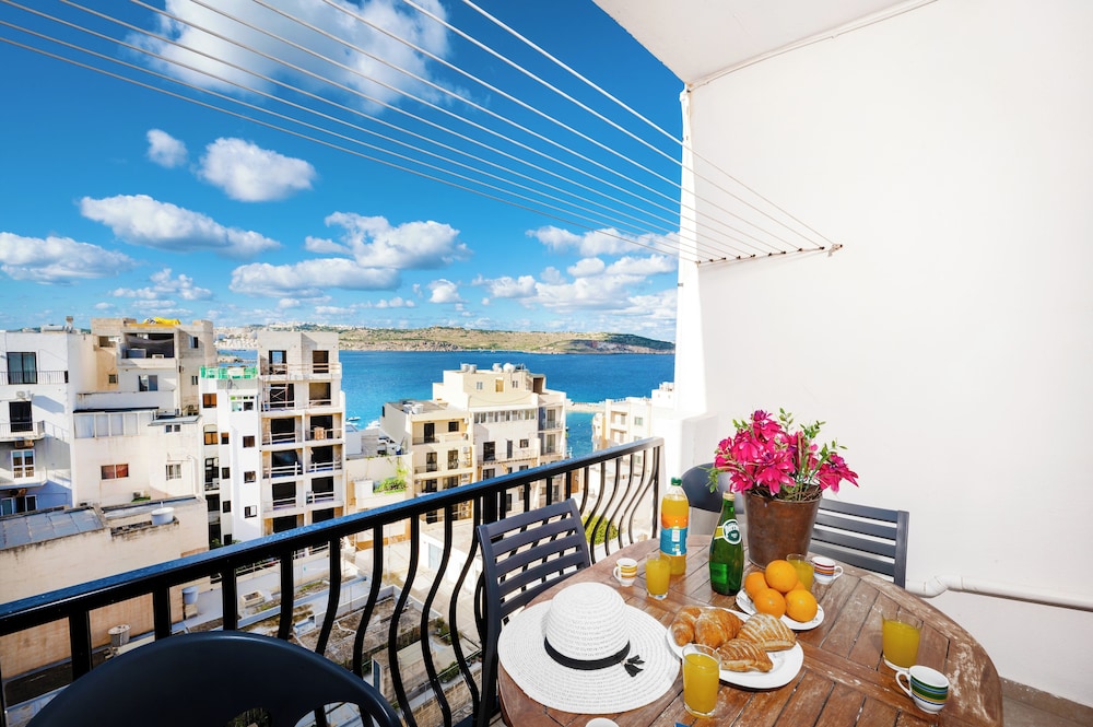 Getawaysmalta - Seashells Apartment 11 With Terrace and Sea Views in Bugibba photo 1