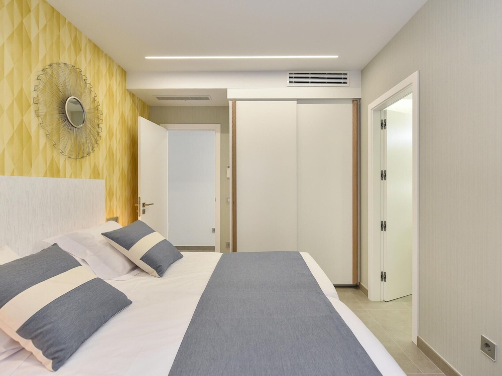 Villa in Salobre With Pool & Golf Nearby
