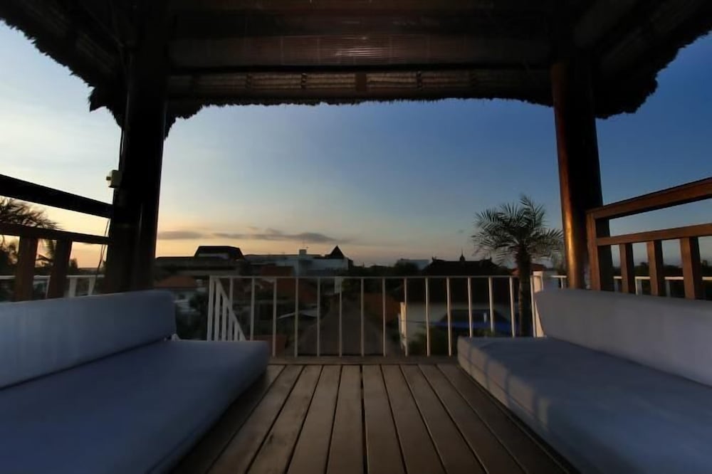 The Island Hotel Bali - Hostel