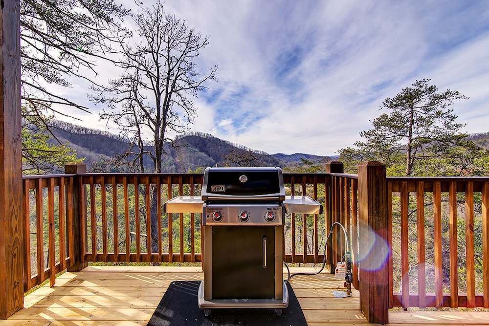 A River Runs Through It - 3 Bedrooms, 3 Baths, Sleeps 12 Cabin by RedAwning