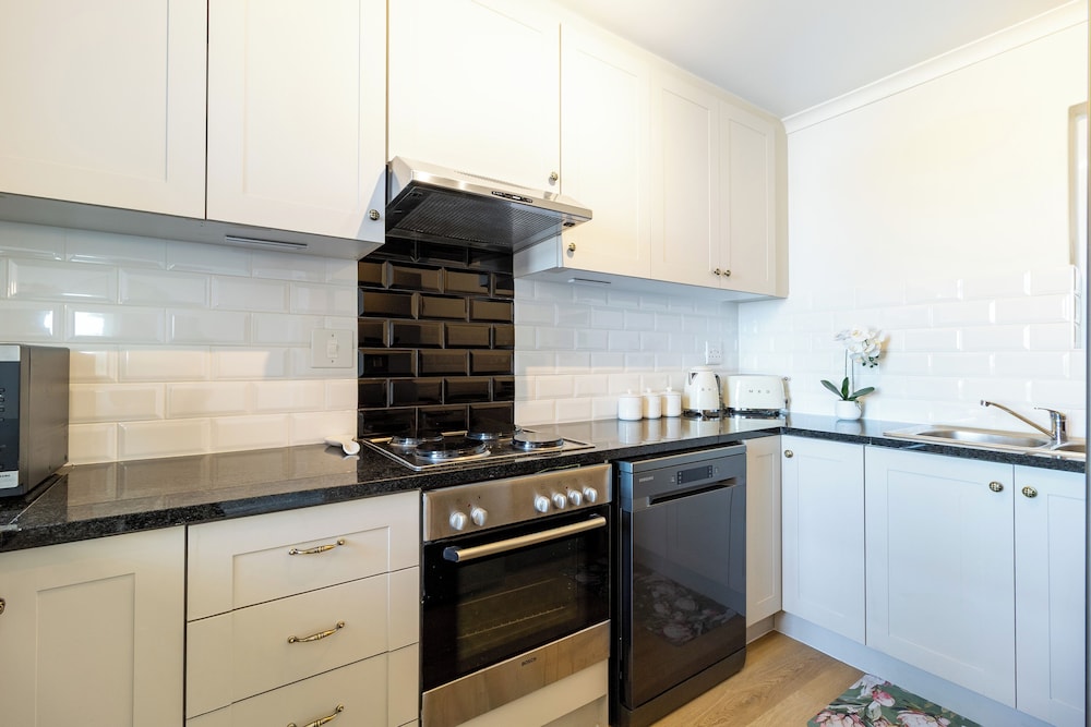 2 Bedroom, Mountain View Penthouse, Century City