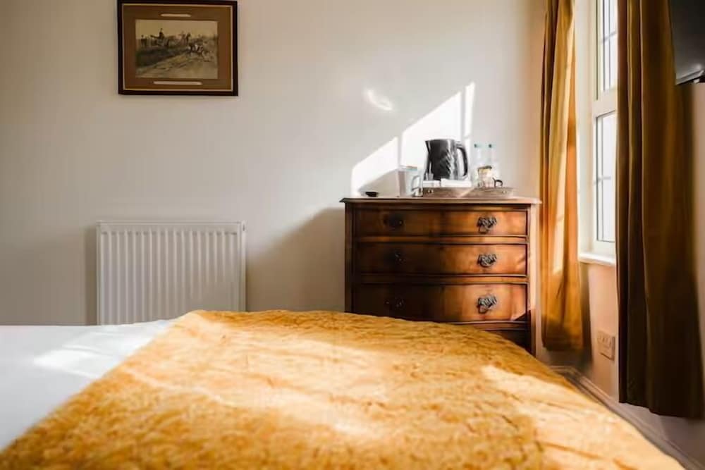 Idyllic Foodie Retreat above Silks Pub