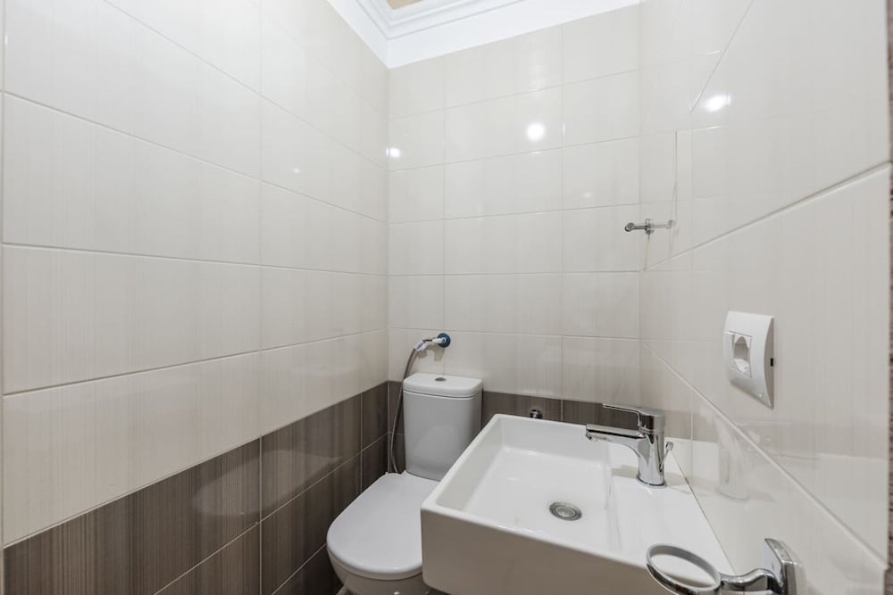 Hillside Apartment Gjirokast r 2