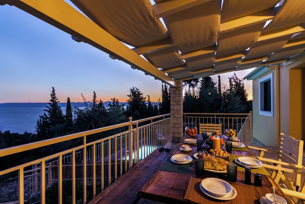Villas Muscallas by Konnect, 200m from the Beach.