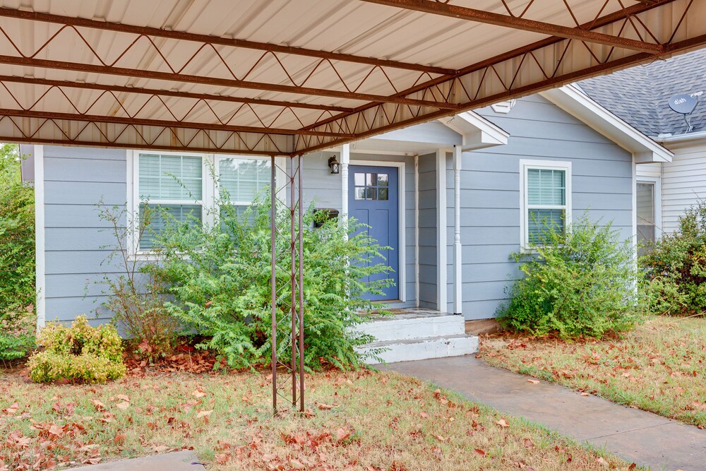 Updated Home w/ Yard ~ 14 Mi to Quartz Mountain! view 3