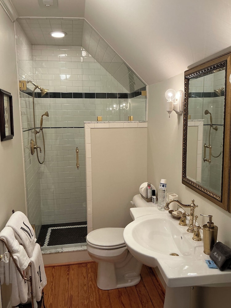 Magnolia House Bed & Breakfast