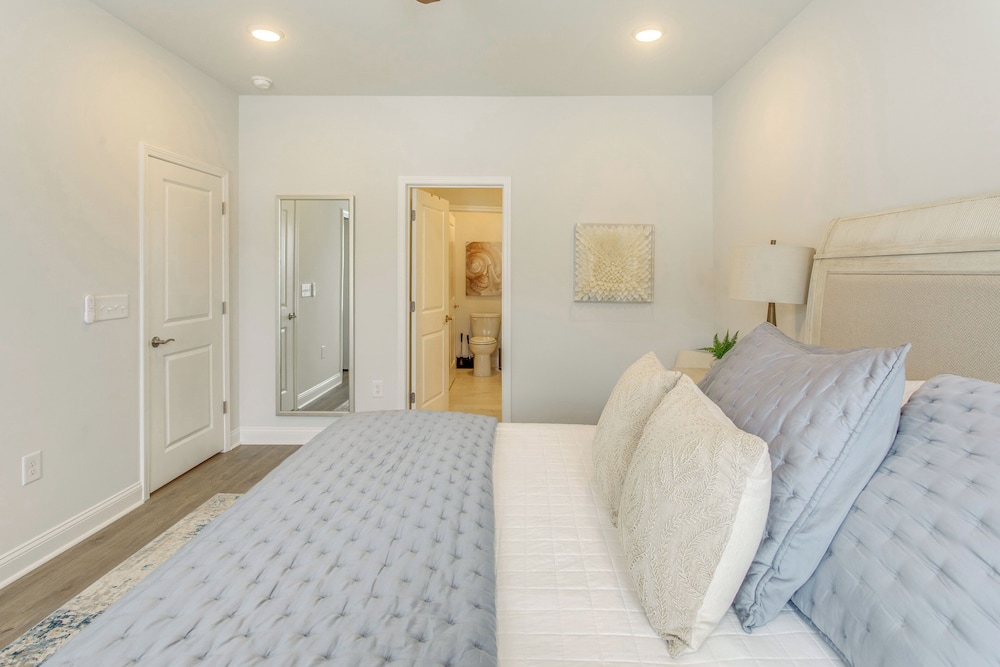 Pool + Shuttle to Ocean! North Myrtle Beach Escape