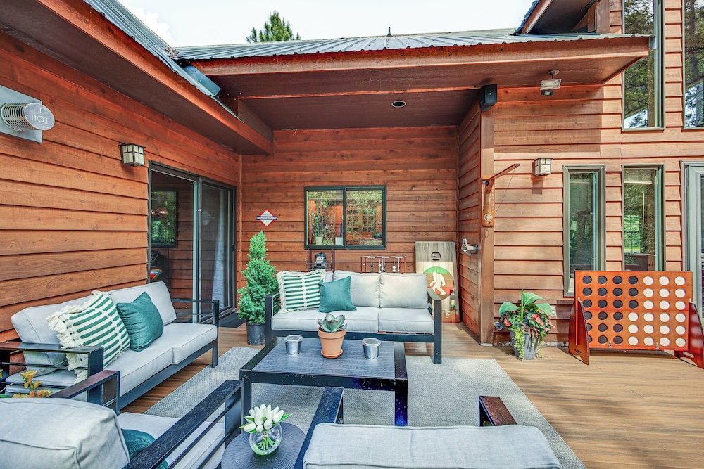 Luxury Cabin on Naches River, Near Mount Rainier!
