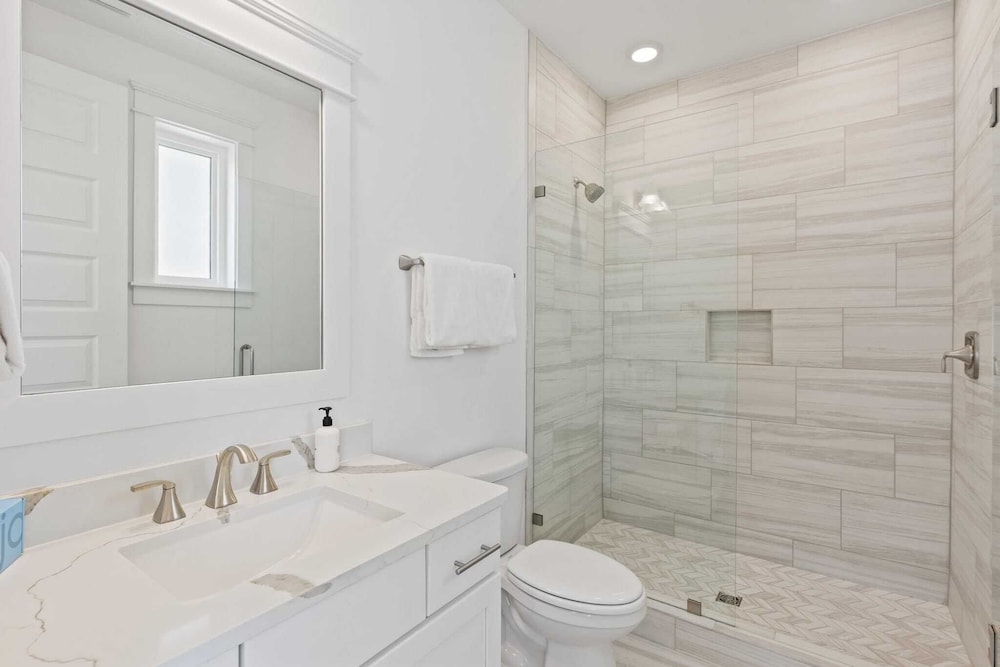 Sleeps 20 2 Homes, 9bdr, Arcade Walk to Blue Mountain Beach Access & Eats