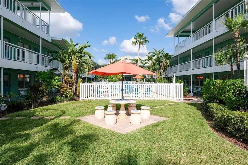 Tropic Terrace #23 - Beachfront Rental Condo by RedAwning view 3