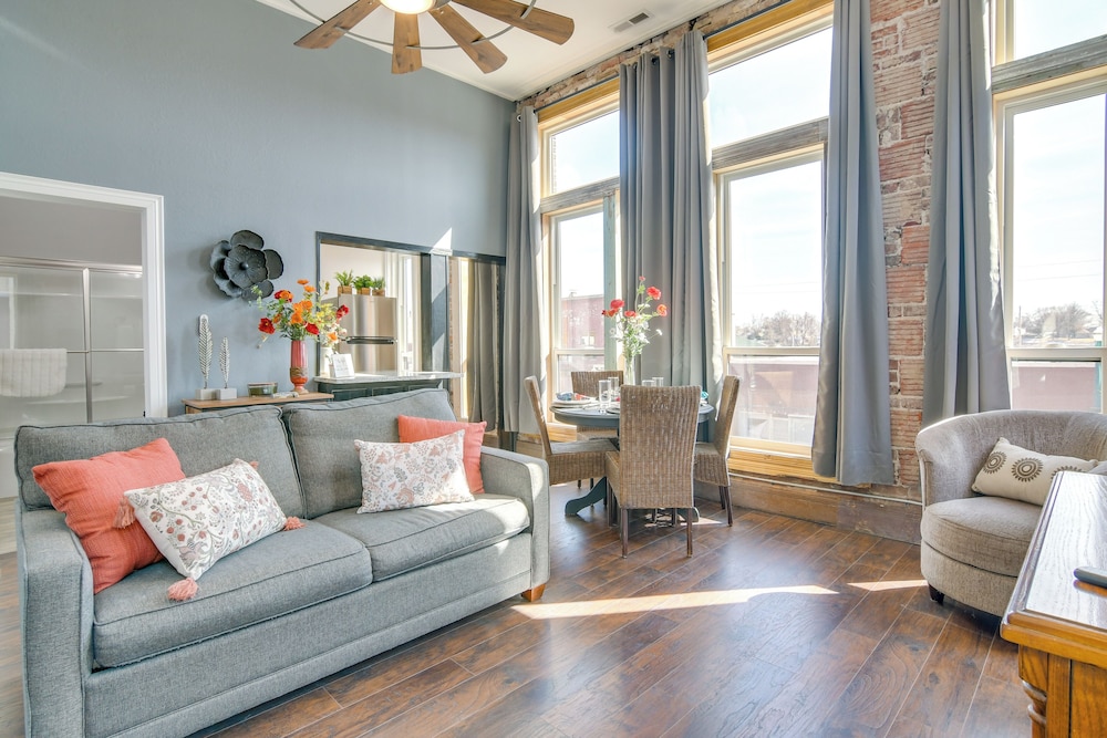 Loft-style Apt in Dtwn Monett: Pets Welcome!