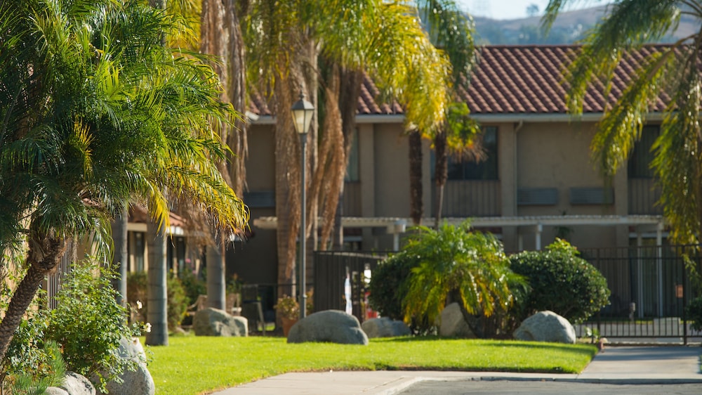 Motel 6 Anaheim Hills — photo 20