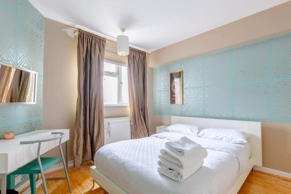 Well-connected 2BD Flat Near Clapham Brixton Hill
