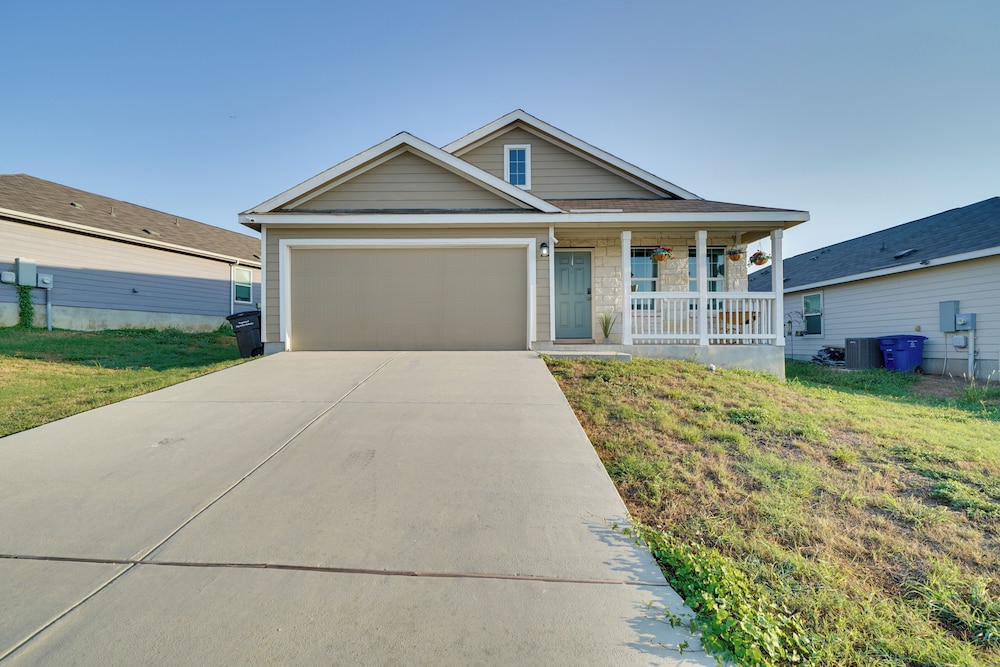 Easy Access to Dtwn San Antonio: Suburban Home