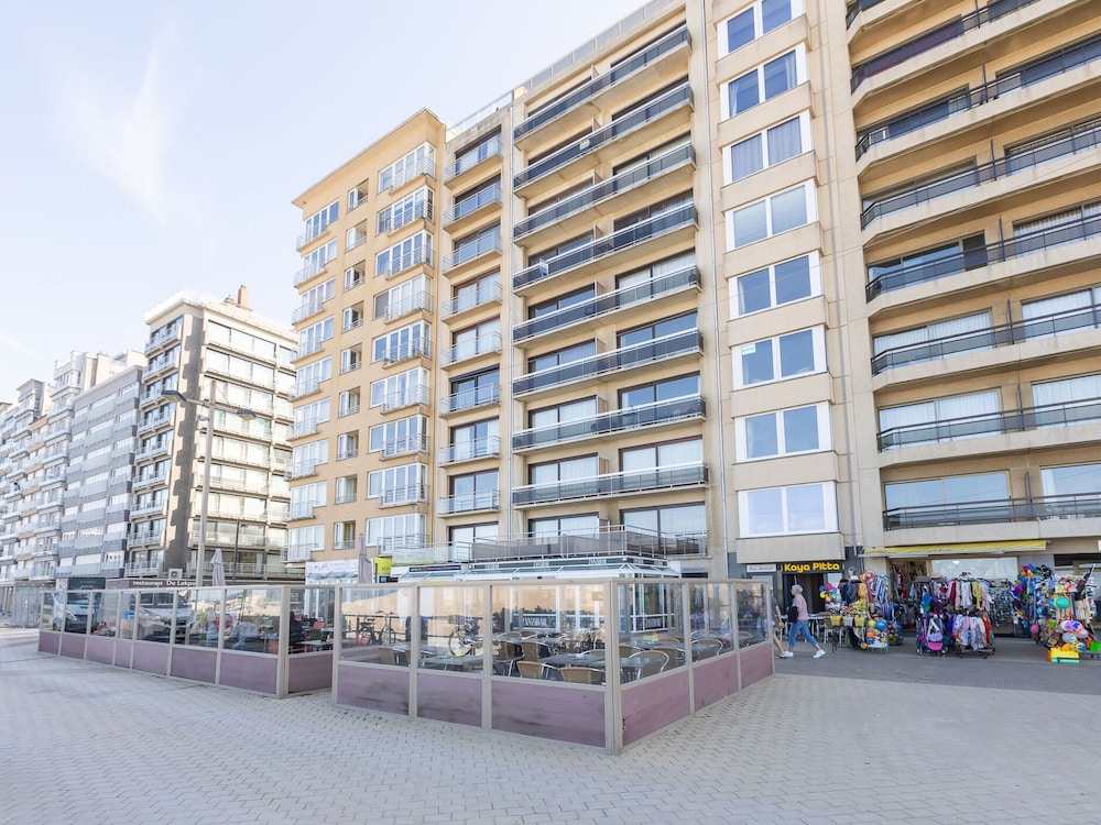 Spacious Apartment With Direct sea View