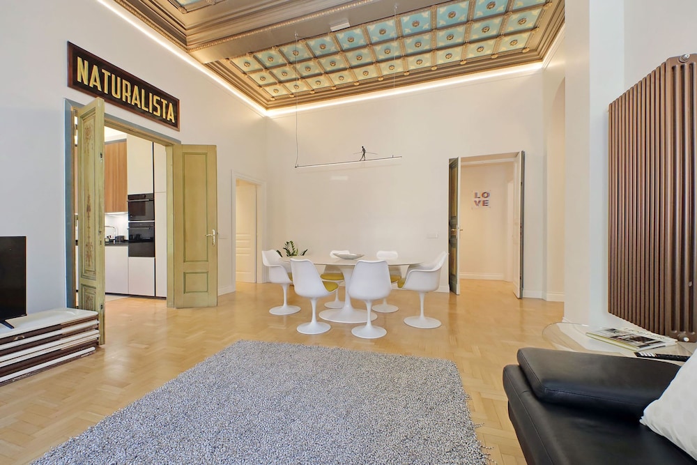 Rare Large and Elegant Rome Apartment in Prati Neighborhood Perfect for Families or Friends