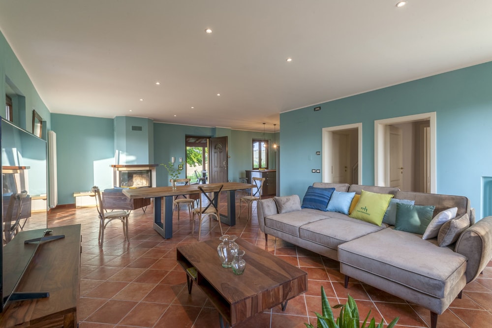 Villa Traiani 8 2 by Marche Holiday Villas