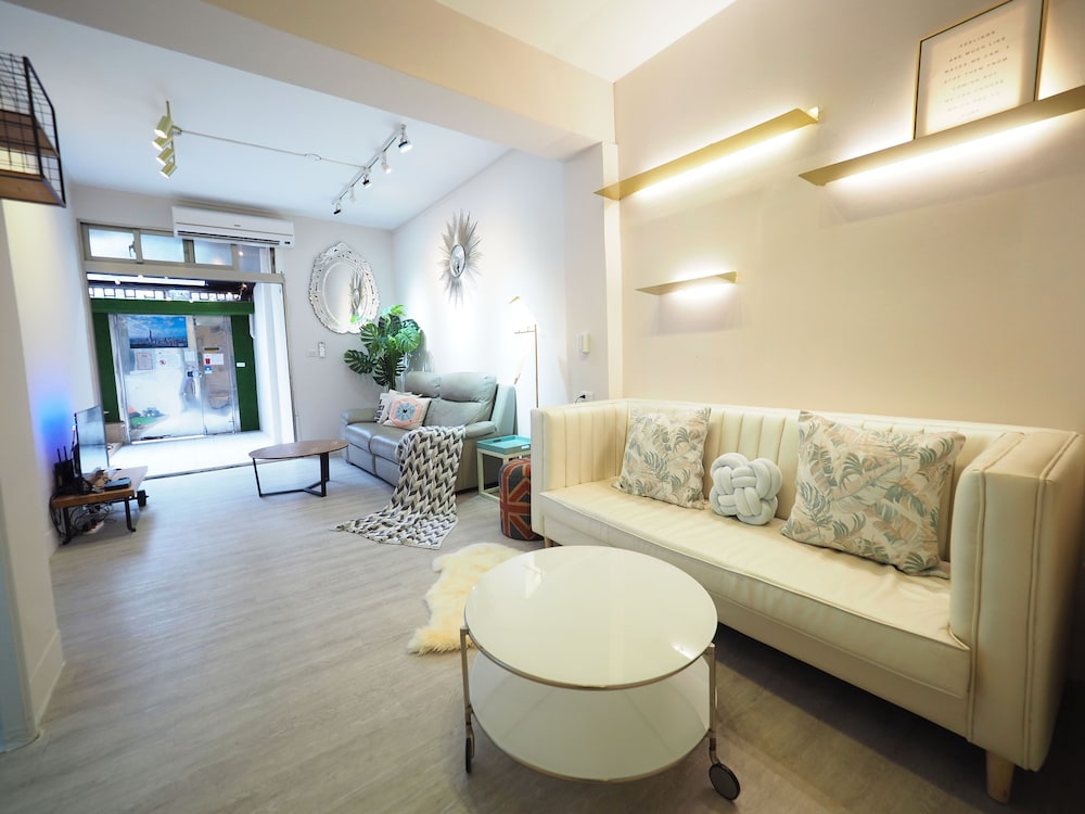 Inviting 5BR Villa in Reunion Resort