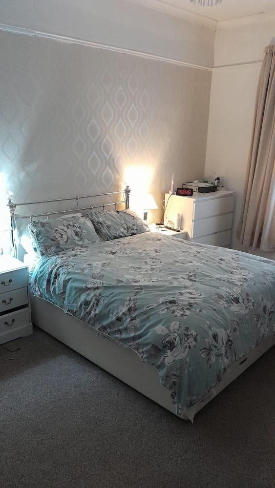 Charming Manchester House - Sleeps 6