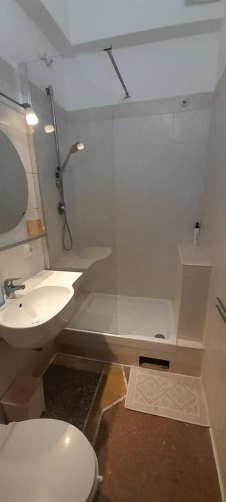 Alfonso Guest House