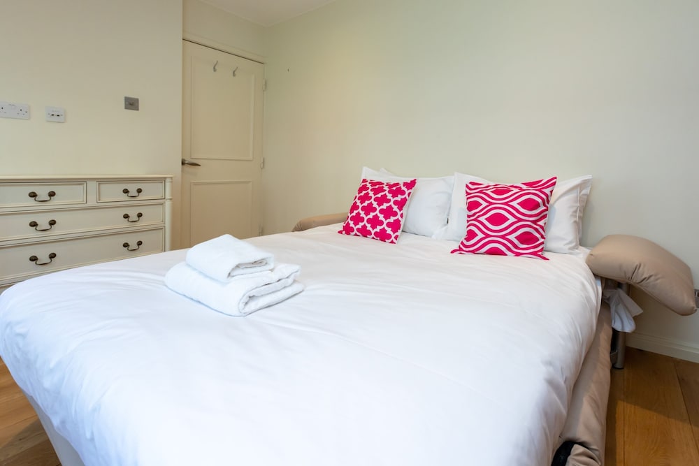 Modern and Bright 3 Bedroom House in Paddington