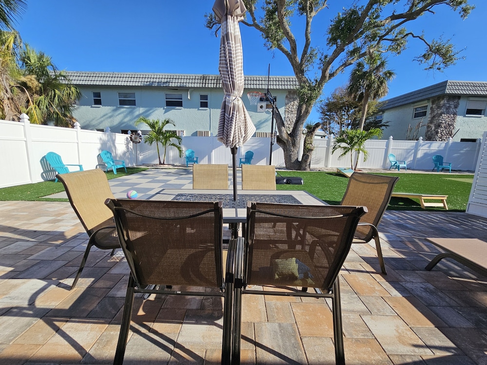 Coral by the Sea 3054, Sleeps 8, Walk to Beach
