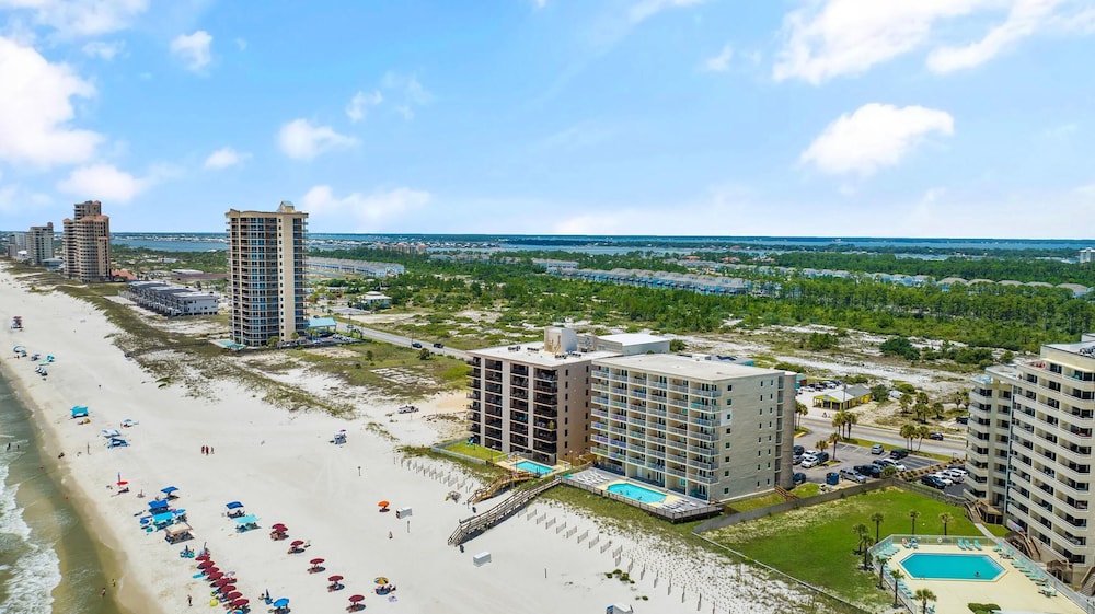 Ocean Breeze East 201