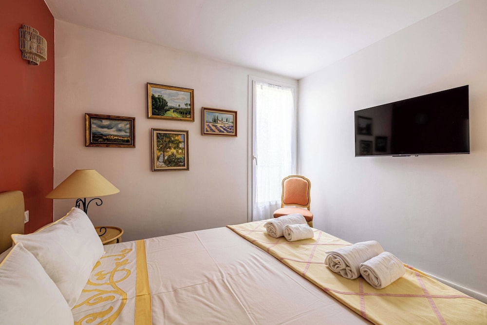Splendid Flat in the Heart of Saint-tropez With Parking - 2br/4p view 5
