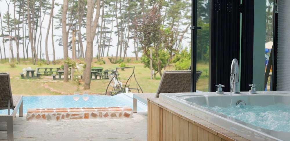 Pool Villa Linderburg