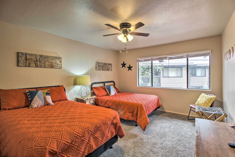 Quaint Pinetop Retreat w/ Balcony & Grill! view 4