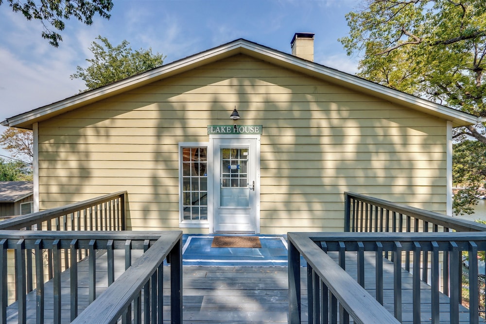 Dock + Views: Scenic Group Retreat on Grand Lake!