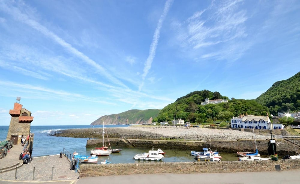 Seaview 1 Bed Apartment Sleeps 4 - Balcony - Tv