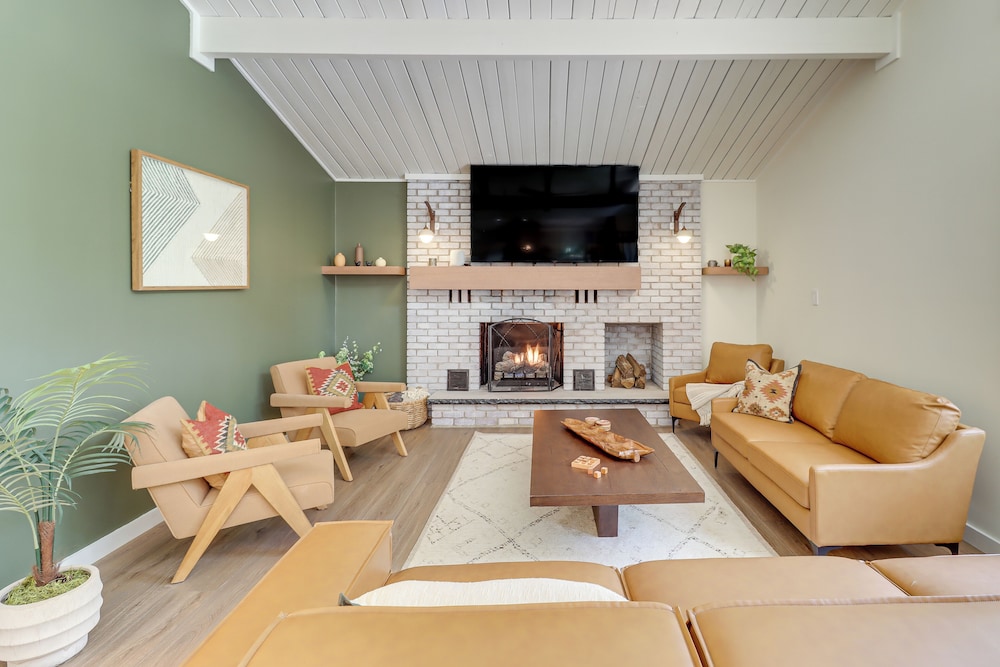 Pool + Lake Access, Yard: Poconos Family Getaway