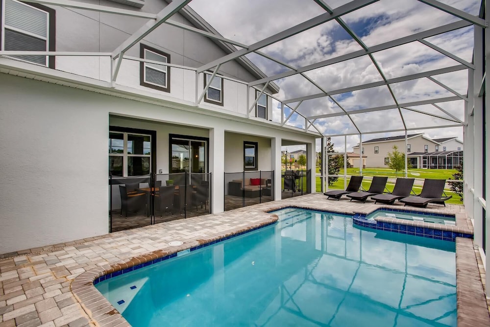 8908 CC - 5BR Luxury Home: Private Pool