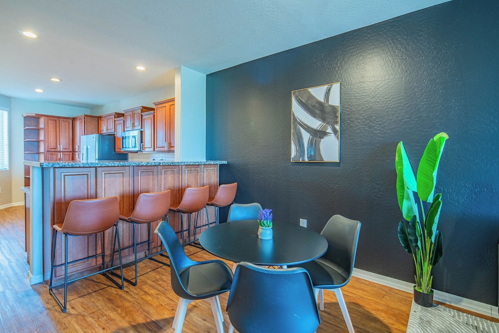ROVE LIVING/KL - The Fredrick Tempe