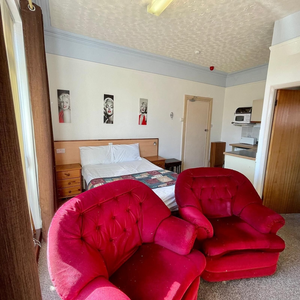 Lyndene Holiday Apartments