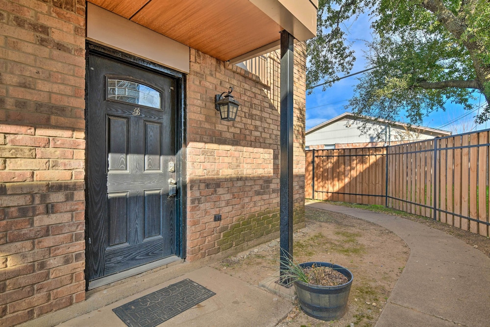 Fort Worth Home w/ Patio: 5 Mi to Dtwn! view 2