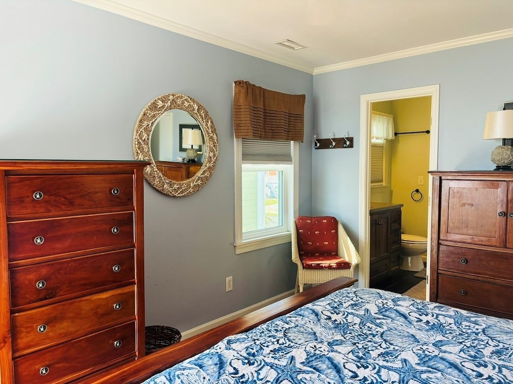 Clamelot 4 Bedroom Home by RedAwning