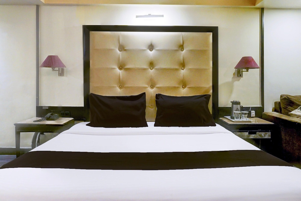 Premium Room Near Pataleshwar Temple, Pune