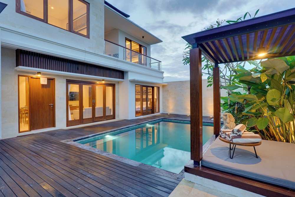 Villa Taman Seminyak Suite 01