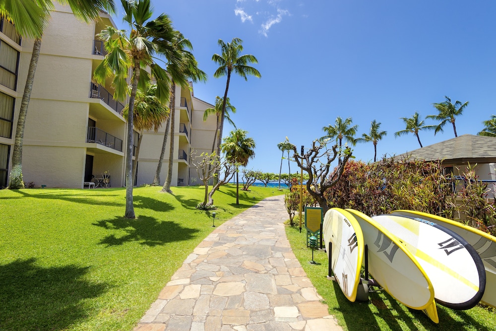 Kaanapali Shores Studio 742 Studio Bedroom Condo by RedAwning