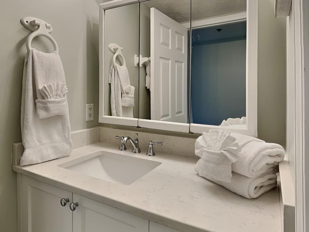 Ocean Breeze West by Southern Vacation Rentals
