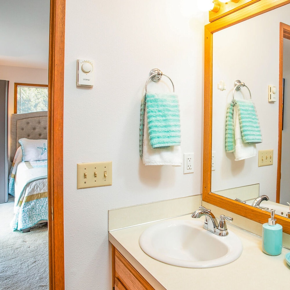 Cornet Bay Cottage in Oak Harbor
