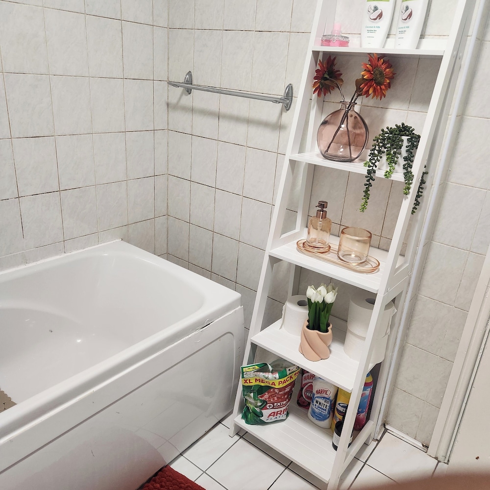Tettenhall Road Retreat - Modern Apartment