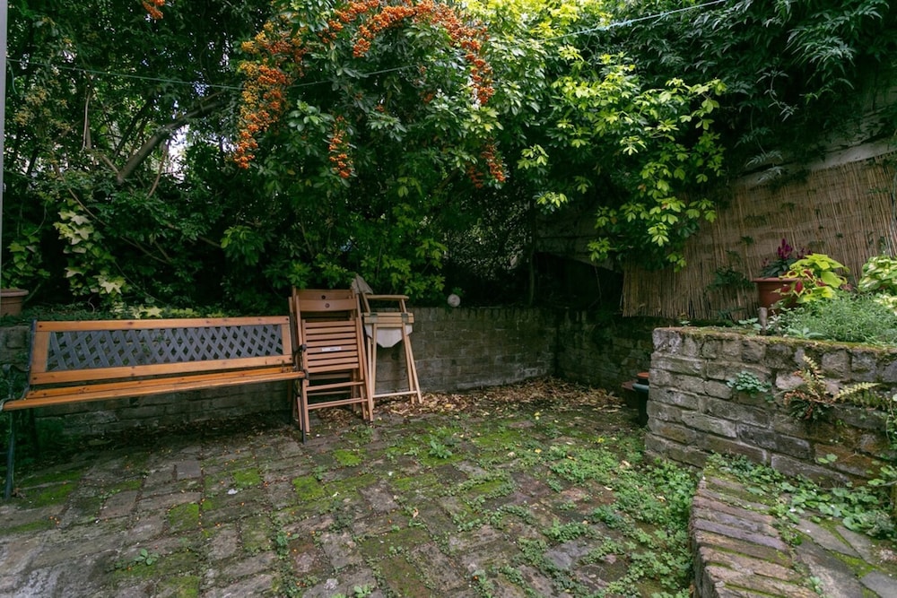 Fantastic and Bright 1 Bedroom Garden Flat