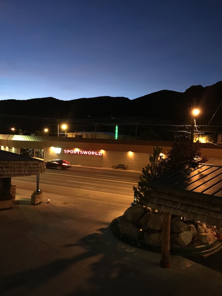 Rustic Inn Motel